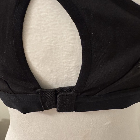 Victoria Sport Women's Sports Bra Size 38C, Black N Gray, Adjustable Strap - Picture 4 of 7